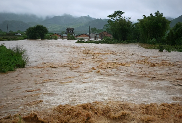 沈阳遭遇特大暴雨全域内涝,多地停水停电民生告急,鑫丰源水泵、柴油发电机 24 小时应急租赁全力支援抢险